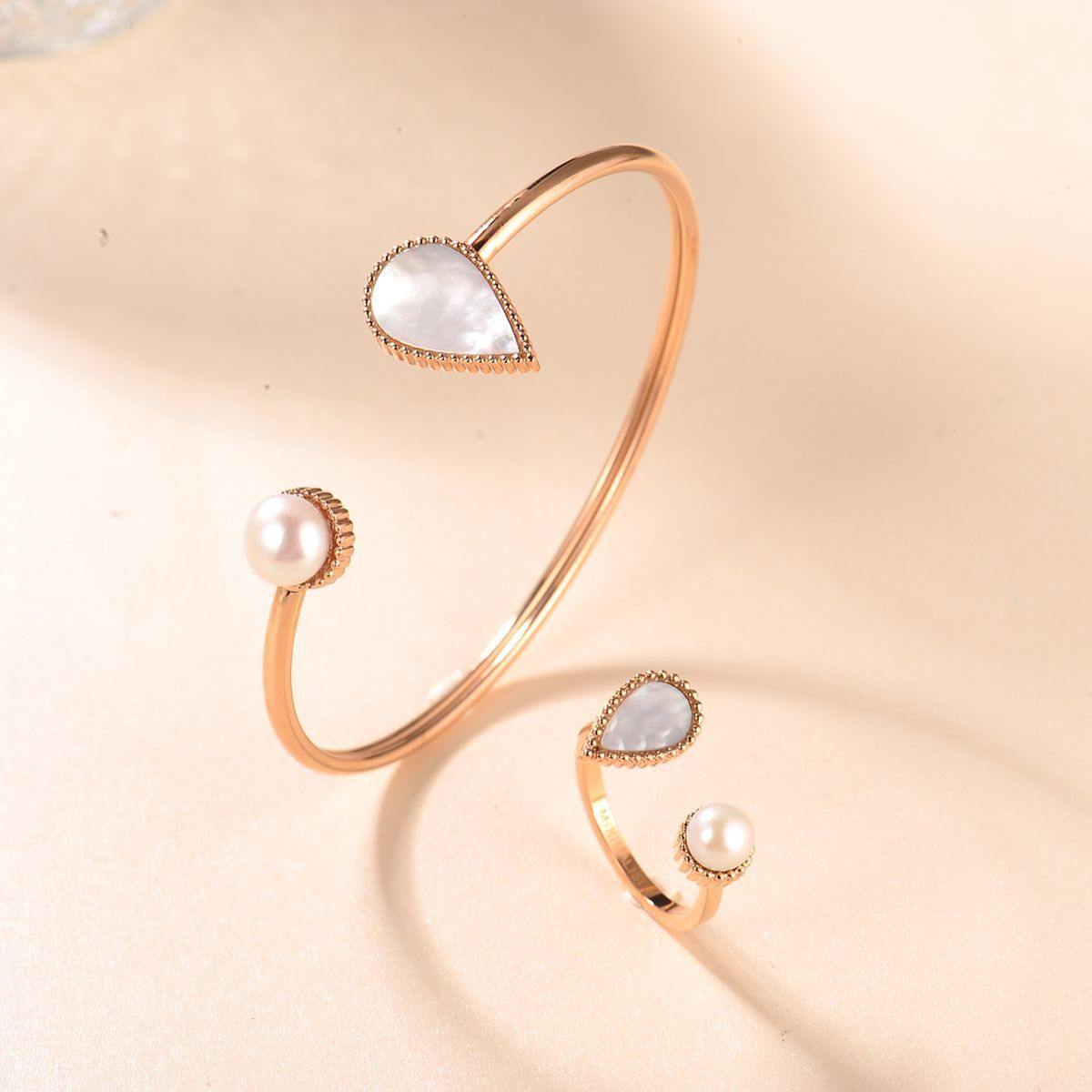 Drop / Bangle Pearl Rose Gold