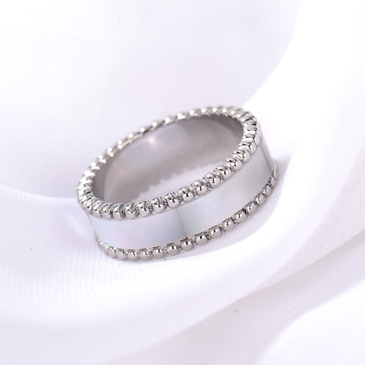 Lulwah Ring / Pearl Silver ( Size 7 )