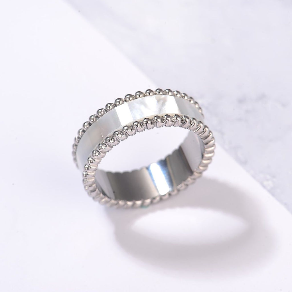 Lulwah Ring / Pearl Silver ( Size 7 )