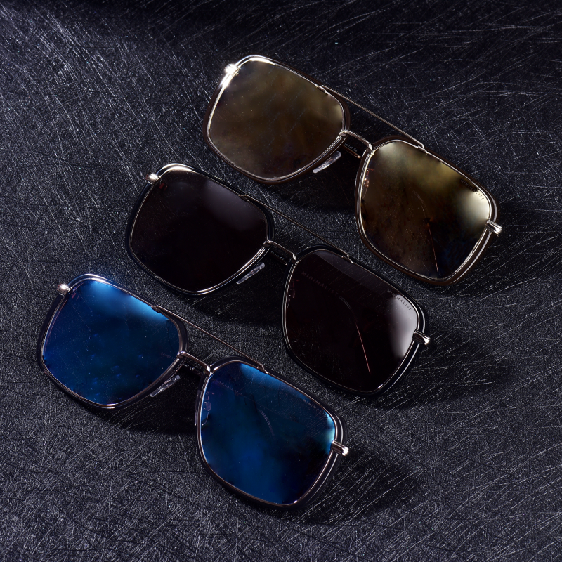 Nomad Black / Gradient Gold