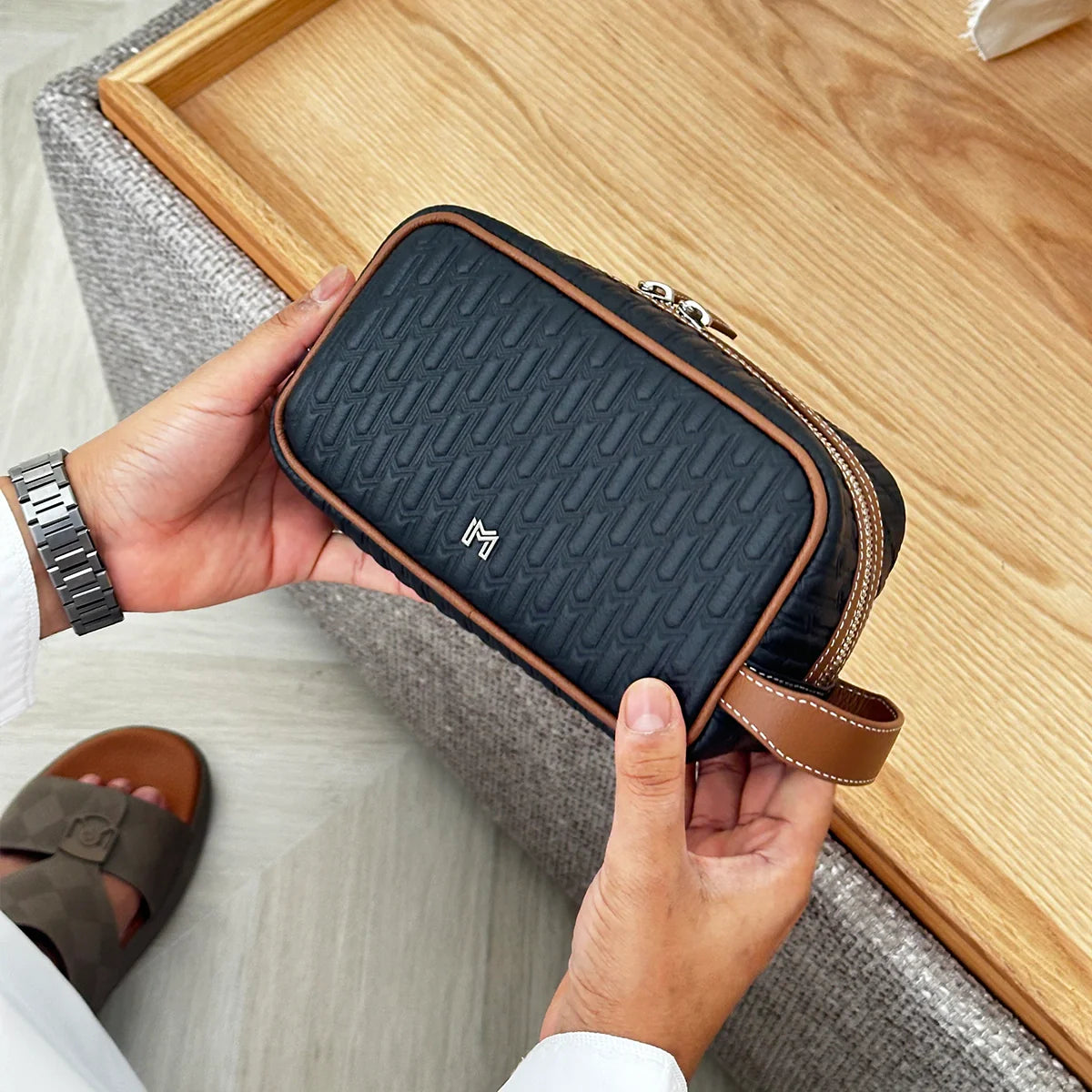 Travel Pouch Black & Tan / Silver