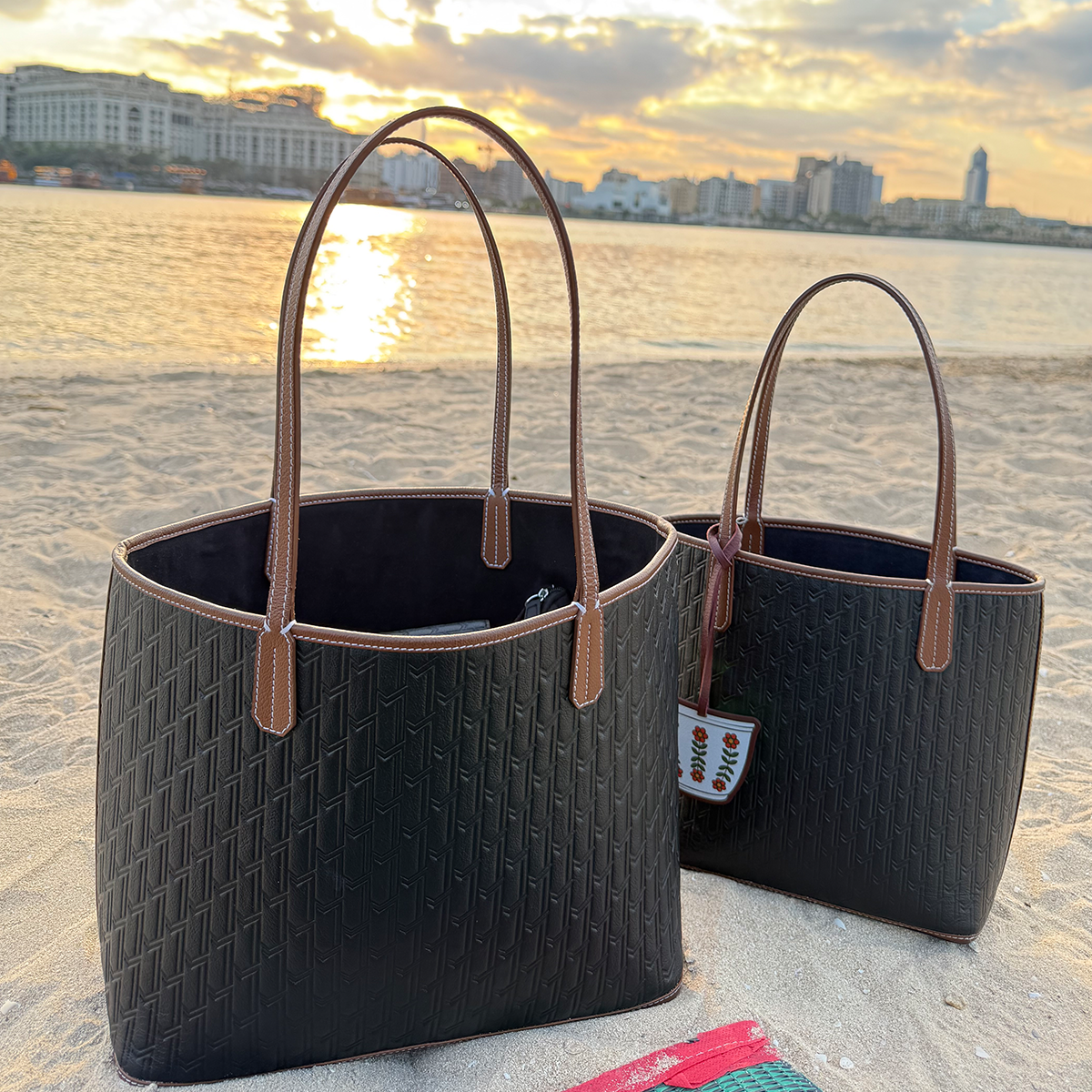 Travel Tote / Black and Tan